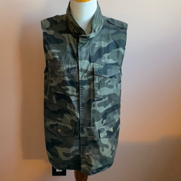 Love Tree Camo Vest - Picture 7 of 7